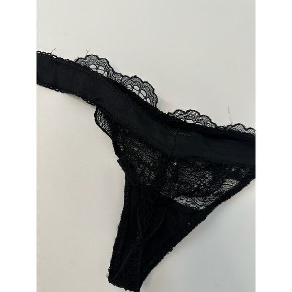 La Perla Black Scallop Lace Thong - Picture 2 of 4